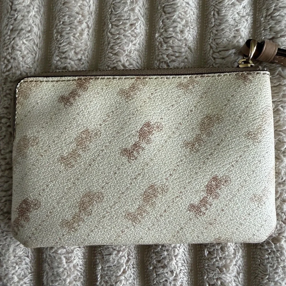 Coach Corner Zip Wristlet Horse and Carriage Print Cream Tan C4466